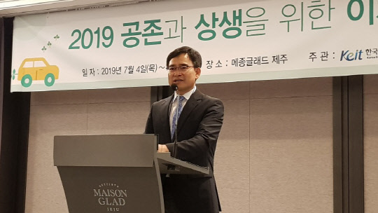 4일 메종글래드 제주에서 열린 '이차전지 정보공유 포럼'에서 최일엽 한국산업기술평가관리원(KEIT)단장이 개회사를 하고 있다. <KEIT 제공>